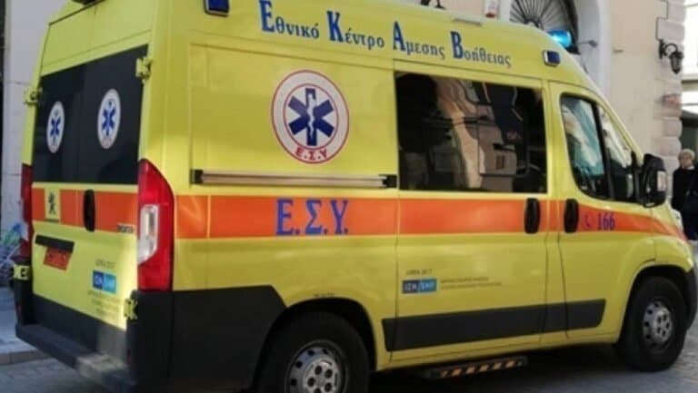 Παιανία: Ανατροπή αυτοκινήτου με εγκλωβισμό οδηγού μετά από τροχαίο