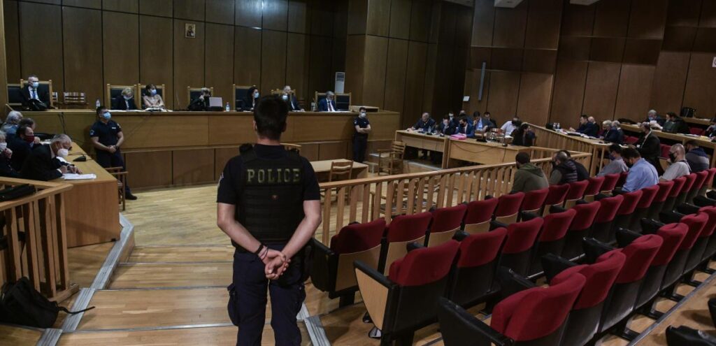Όλο και πιο κοντά στη φίμωση του Τύπου: «Μαύρο» στην ενημέρωση για σημαντικές δίκες