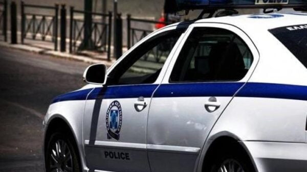 Άσπρο όχημα περιπολικό της Ελληνικής Αστυνομία