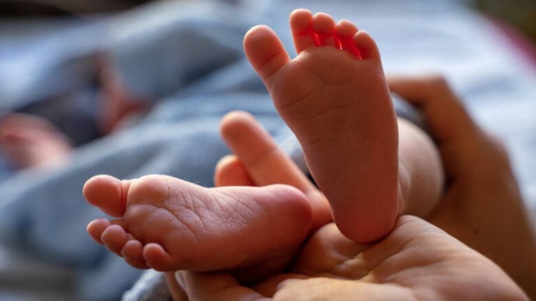 Επίδομα γέννας: Παράταση στην υποβολή αιτήσεων