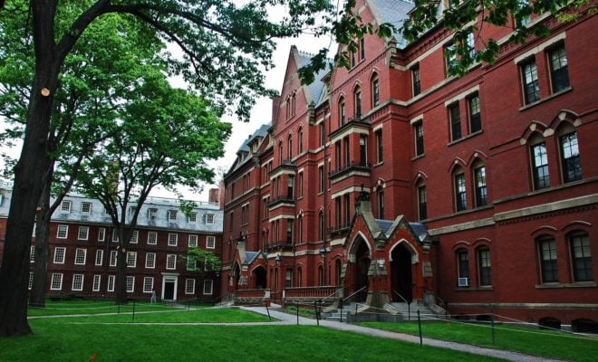 Υποτροφίες από το Harvard για σπουδές στην Οικονομία