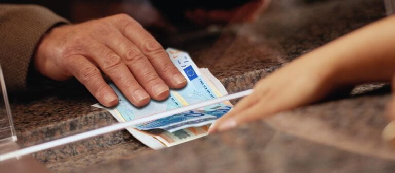 Συντάξεις 2024: Έρχεται “ζεστό” χρήμα για χιλιάδες δικαιούχους