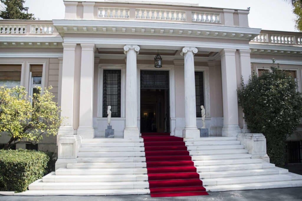 «Παγώνει» τον ανασχηματισμό το Μαξίμου
