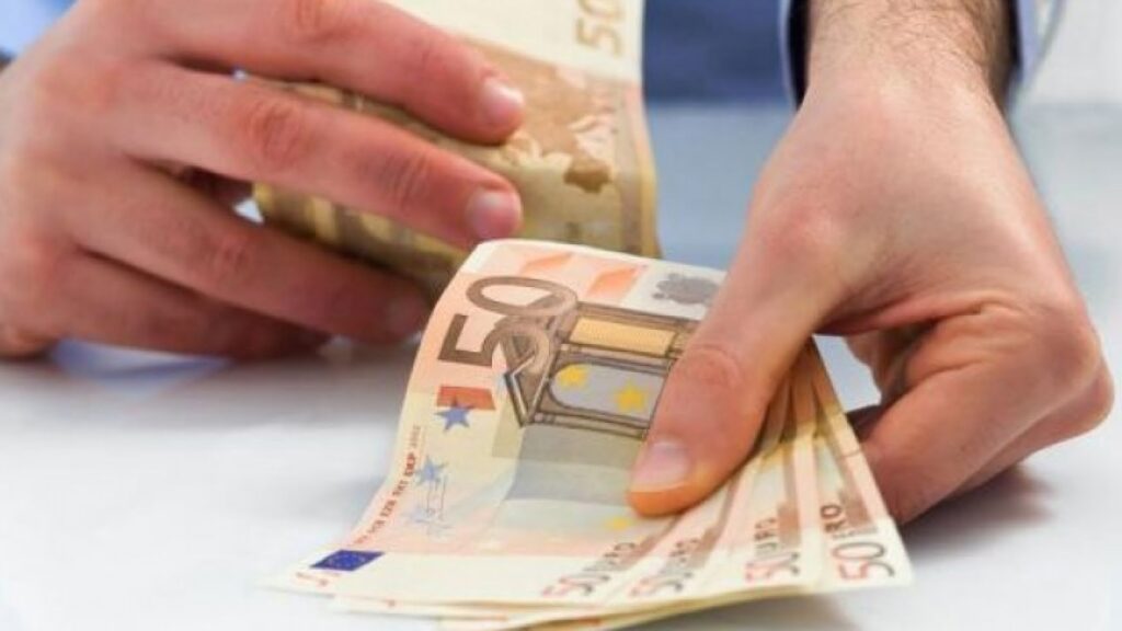 ΔΥΠΑ-ΕΦΚΑ: Στα ΑΤΜ σήμερα δικαιούχοι επιδομάτων