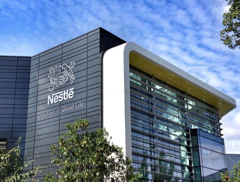 Nestlé: Μαζικές περικοπές 16.000 θέσεων εργασίας διεθνώς