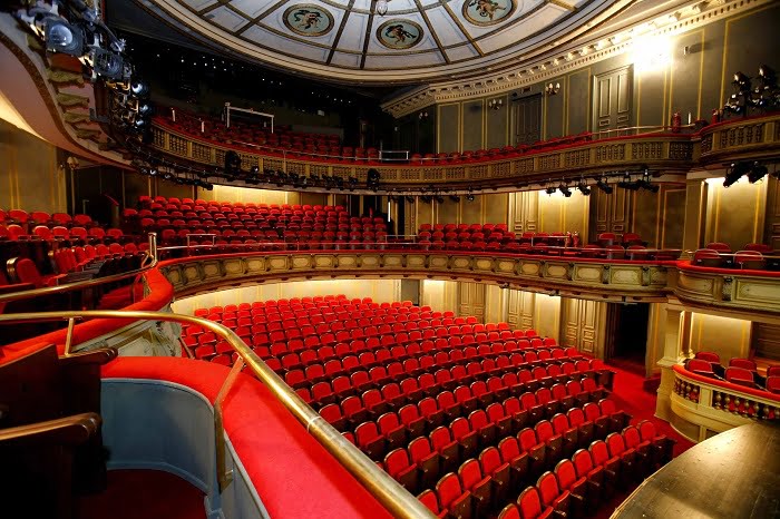 ΔΥΠΑ: Δωρεάν επιταγές θεάτρου για άνεργους και εργαζομένους