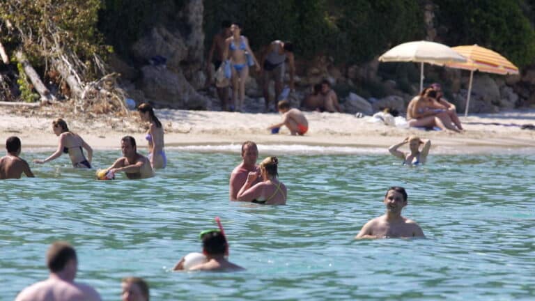 Χαλκιδική: Σώθηκε 7χρονη που αγνοούνταν στη θάλασσα