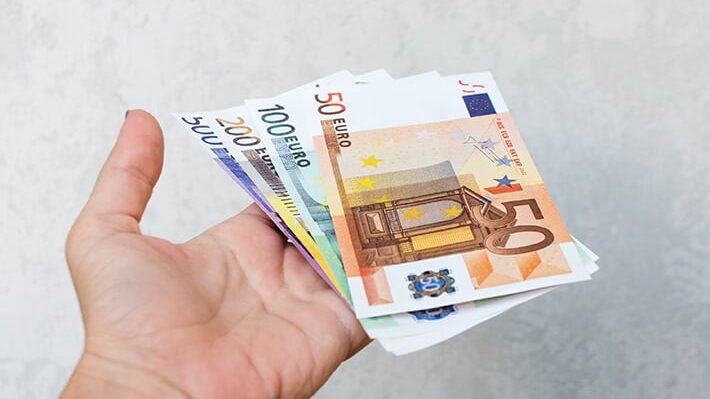 Πότε οι νέες πληρωμές για επιδόματα, αναστολές 534 ευρώ και αναδρομικά