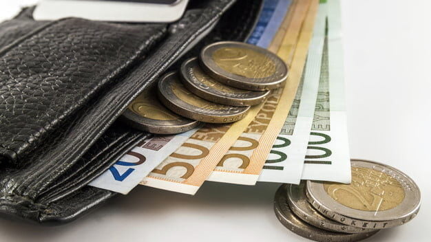 Έρχεται νέο μηνιαίο επίδομα 250 ευρώ – Ποιους αφορά
