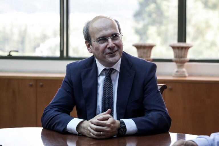Σήμερα οι συζητήσεις Χατζηδάκη με αγροτοκτηνοτρόφους στο Μέγαρο Μαξίμου