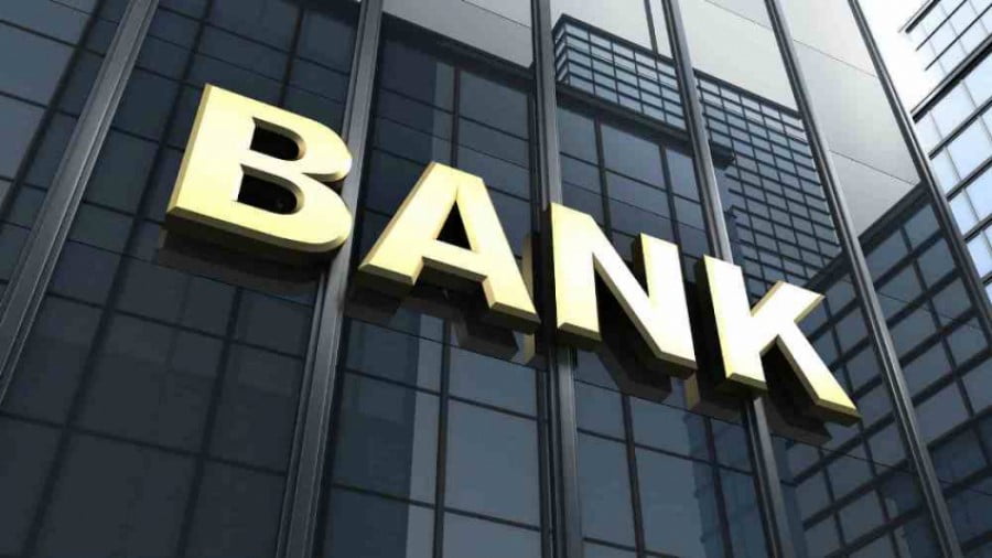 ΟΤΟΕ: Μειώθηκαν στο μισό οι εργαζόμενοι στις Τράπεζες