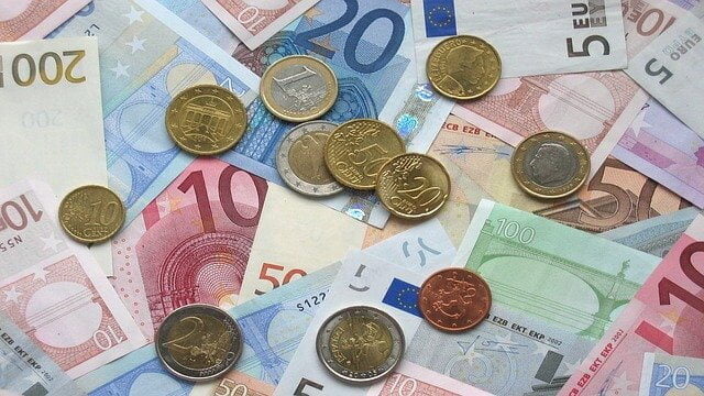 ΔΥΠΑ: Οι δικαιούχοι που θα λαμβάνουν επιπλέον 1000 ευρώ τον μήνα