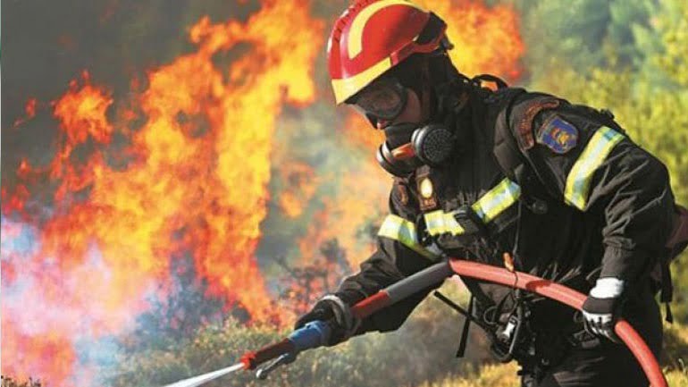 Μεγάλες φωτιές σε Ξυλόκαστρο, Ηλεία και Ρόδο – Συναγερμός στην Πυροσβεστική