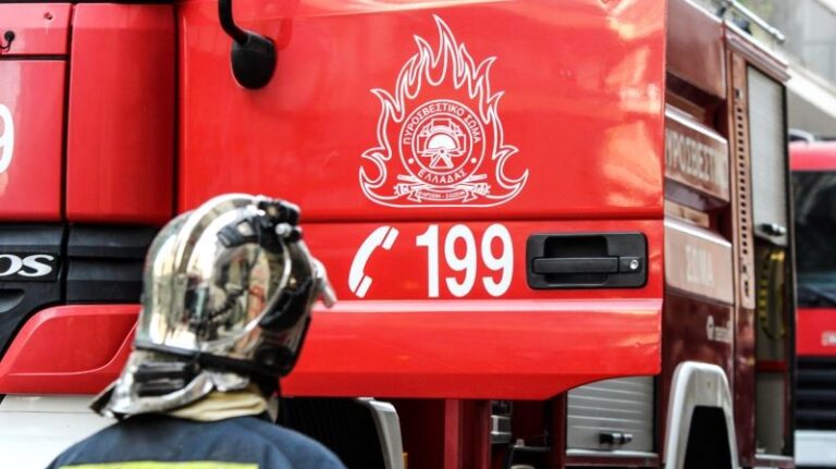 Φωτιά σε βιομηχανικό χώρο στο Μενίδι