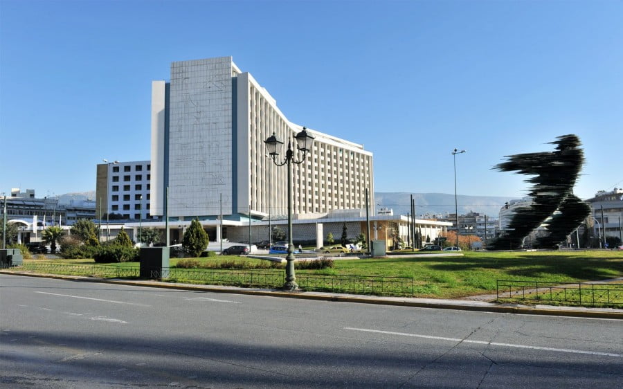 Hilton: Σε «κλοιό ανεργίας» 350 εργαζόμενοι του εμβληματικού ξενοδοχείου