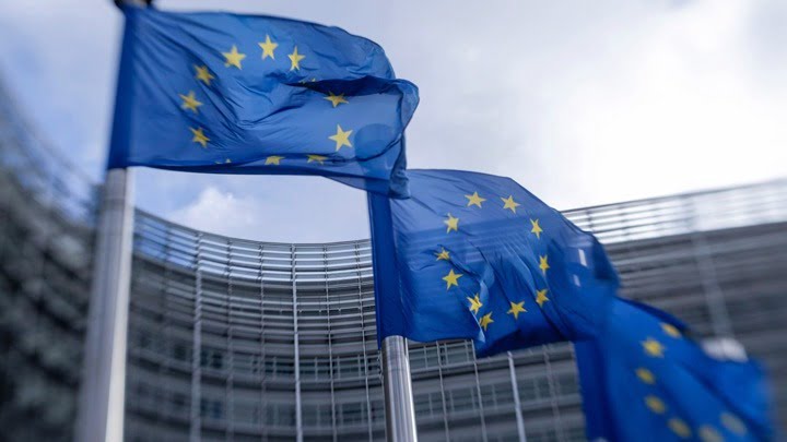 Η ΕΕ εισηγείται εμπάργκο στο ρωσικό πετρέλαιο