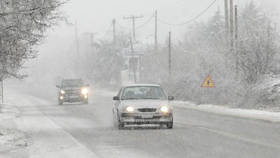Πάρνηθα: Διακοπή της κυκλοφορίας λόγω χιονόπτωσης