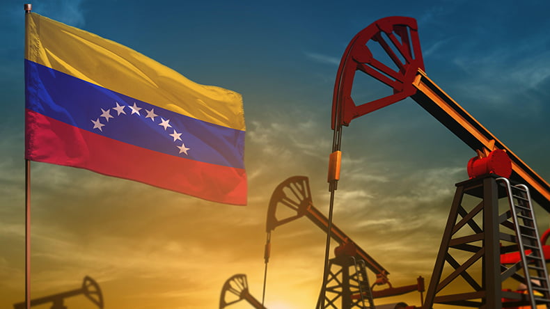 Reuters: Οι ΗΠΑ ενέκριναν τη μεταφορά πετρελαίου στην Ευρώπη από τη Βενεζουέλα