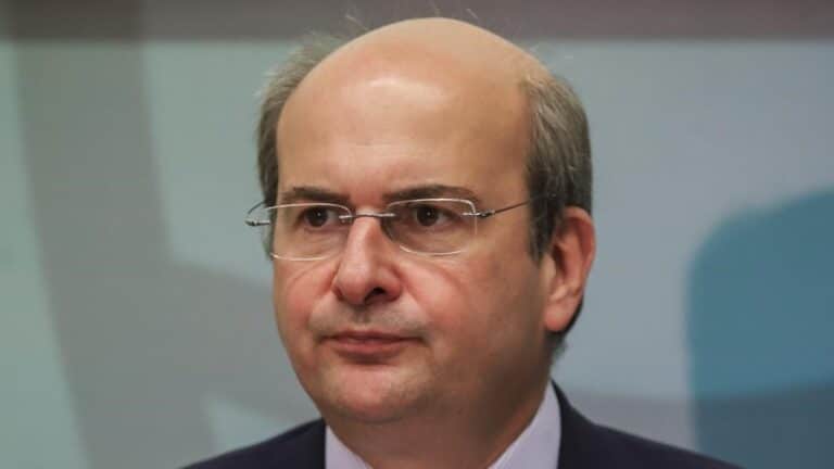 Χατζηδάκης: «Το 2026 η νέα σιδηροδρομική γραμμή και τα σύγχρονα τρένα»