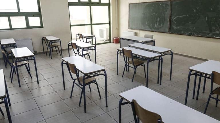ΣΟΚ! 17χρονοι επιτέθηκαν σε 12χρονο και τον ξύρισαν με φαλτσέτα …στην αυλή του σχολείου!