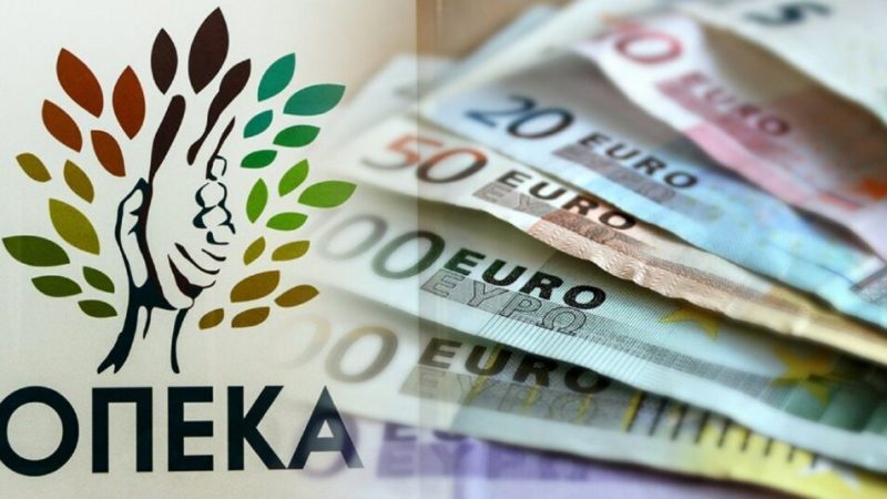 ΟΠΕΚΑ: Νωρίτερα στα ΑΤΜ 1,5 εκατ. δικαιούχοι 13 επιδομάτων