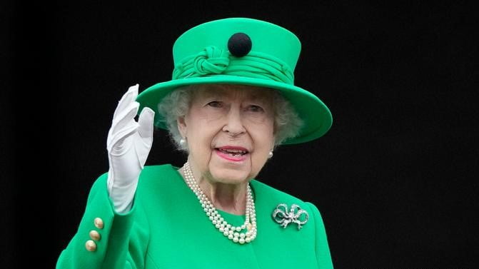 Βασίλισσα Ελισάβετ: Τι προβλέπεται για την κηδεία και τη διαδοχή