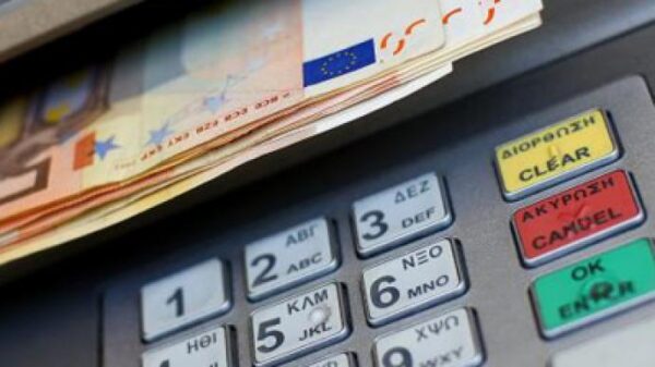 ΔΥΠΑ-ΕΦΚΑ: Όλες οι πληρωμές. ATM βγάζει χαρτονομίσματα των 50 ευρώ