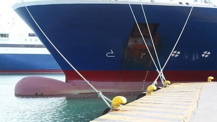 Πειραιάς: Εισαγγελική διαταγή για τη σύλληψη του πληρώματος στο πλοίο που έπεσαν οι ναυτεργάτες