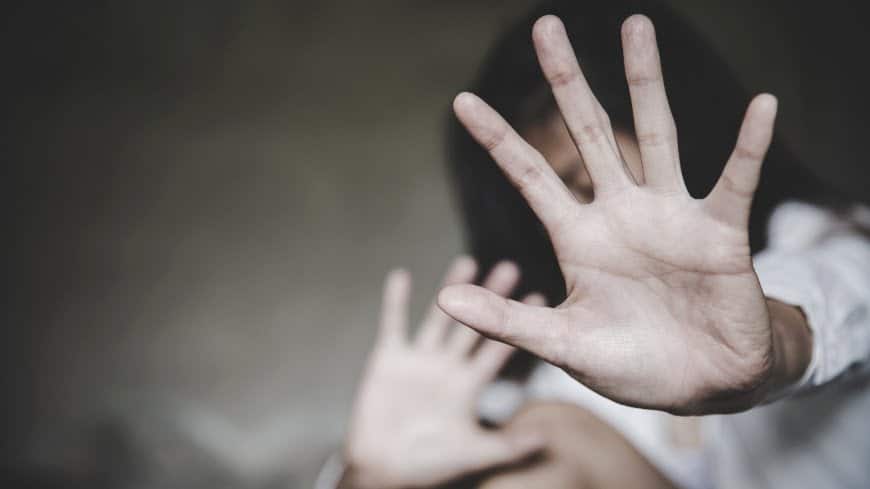 Έρχεται δοκιμαστικά το «Panic button» για θύματα ενδοοικογενειακής βίας