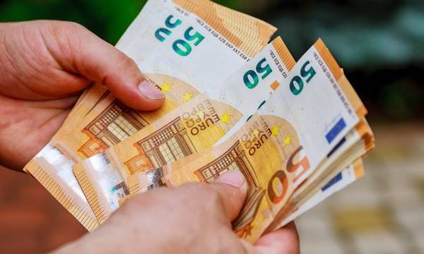 Με 300 ευρώ επίδομα κάνει ποδαρικό το 2023