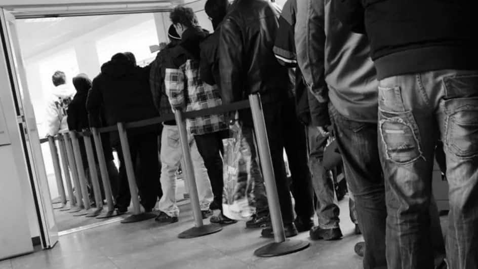 Τα παράδοξα της ΔΥΠΑ: Αυξάνεται το επίδομα ανεργίας, μειώνονται οι δικαιούχοι