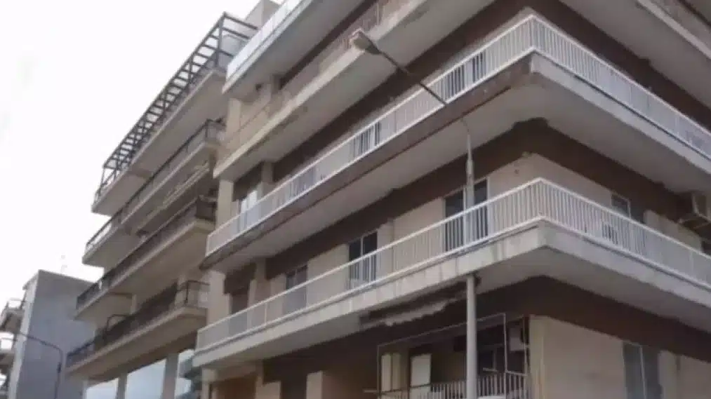 Ξάνθη: Κολώνα της ΔΕΗ «φυτρώνει» σε μπαλκόνι και γίνεται viral