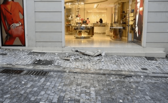 Κατέρρευσε μπαλκόνι στο κέντρο της Αθήνας