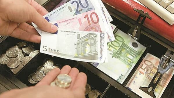 Αναδρομικά 100 ευρώ στους συνταξιούχους για κάθε μήνα που καθυστερεί η επικουρική
