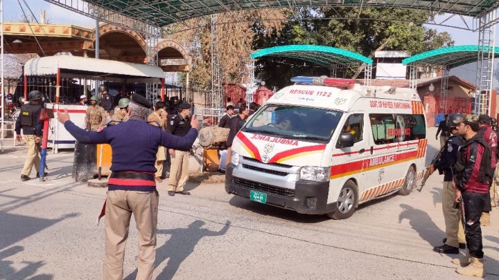 Φονική έκρηξη σε τζαμί στο Πακιστάν: Τουλάχιστον 28 νεκροί και 150 τραυματίες (βίντεο)
