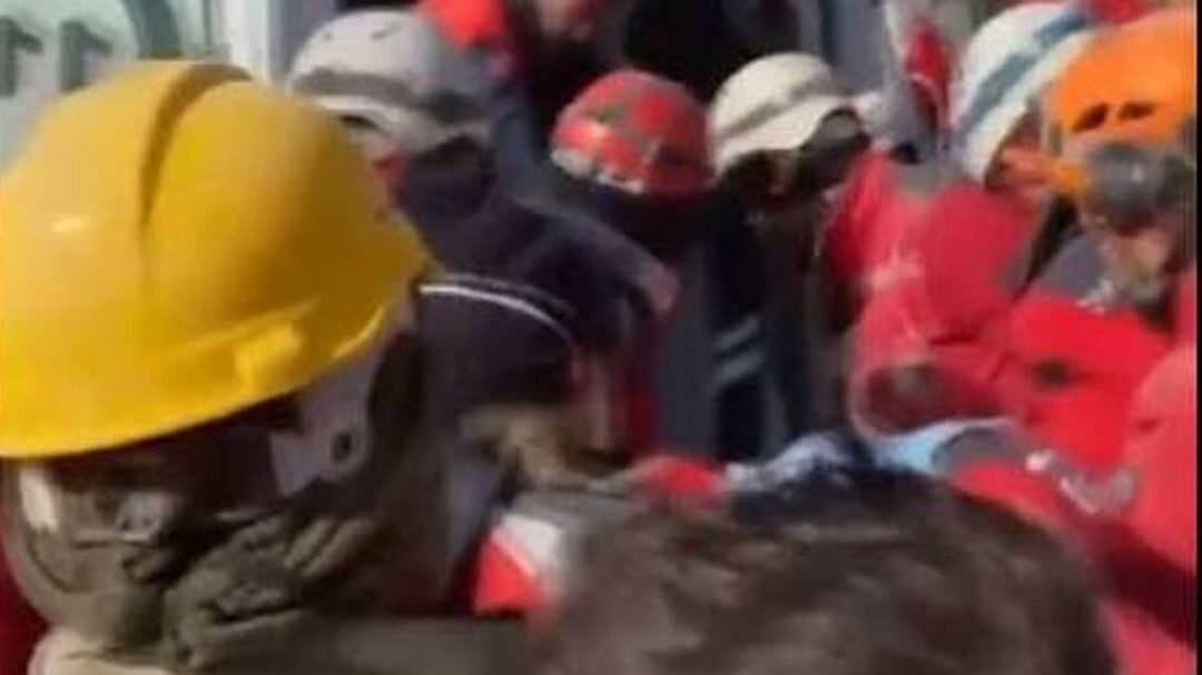 Τουρκία: 42χρονη απεγκλωβίστηκε ζωντανή 222 ώρες μετά το σεισμό (βίντεο)