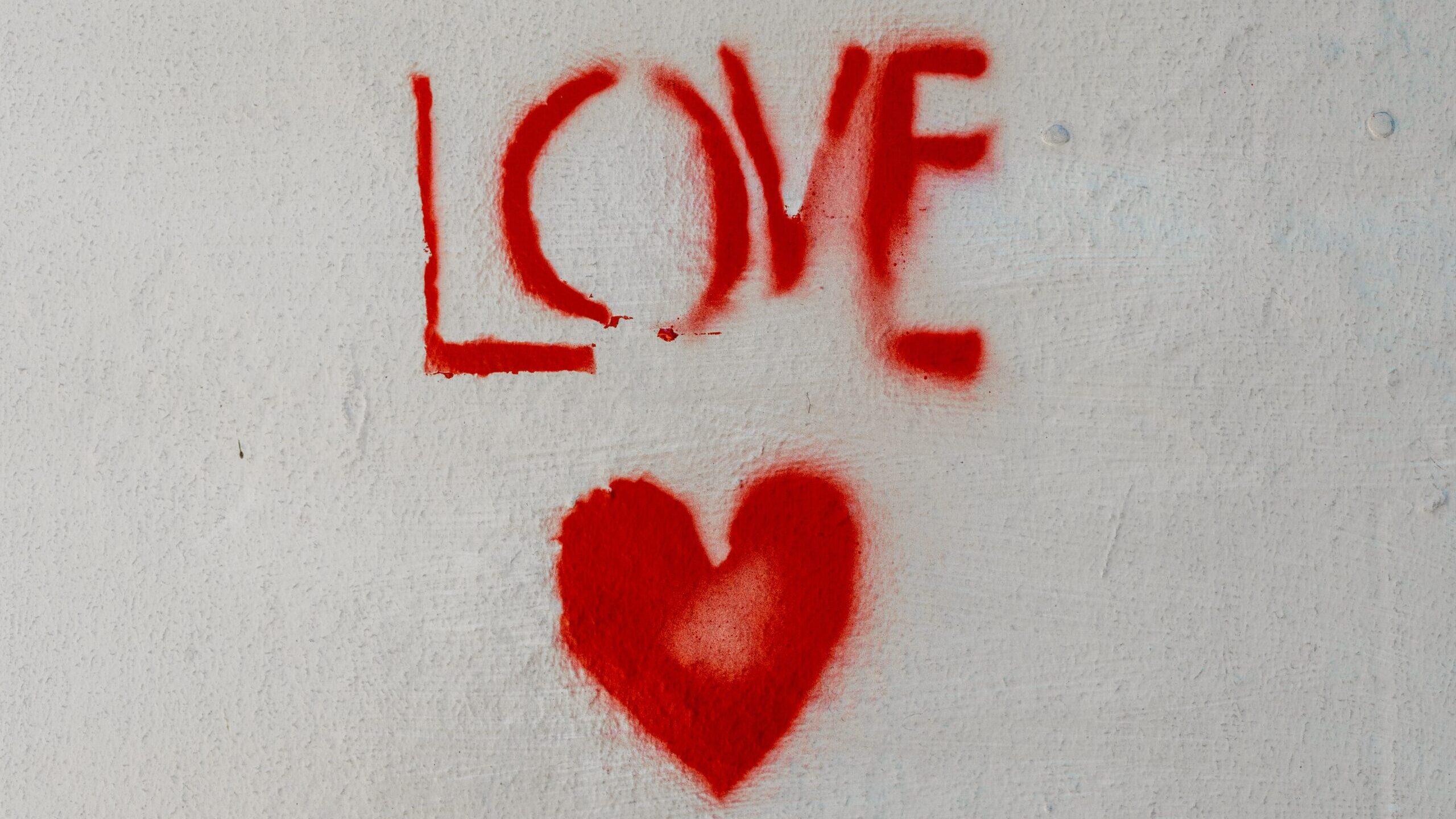 «Τι είναι ο έρωτας;» – Απαντούν έντεκα δημοφιλή πρόσωπα