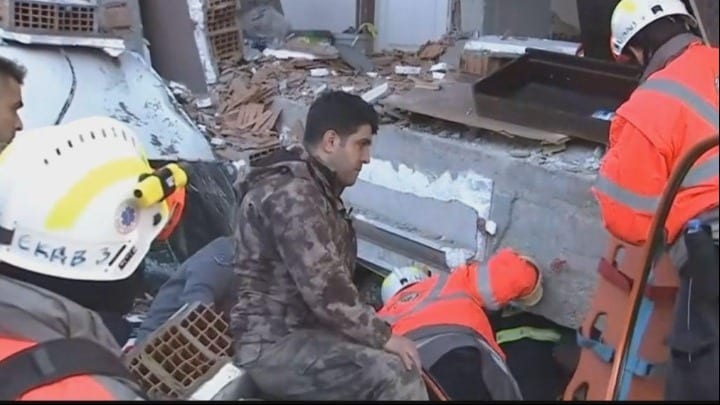 Σεισμός στην Τουρκία: Δεν τα κατάφερε η 7χρονη Φατμέ (βίντεο)