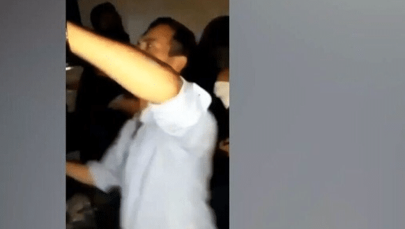 Στάθης Τσιτλακίδης: Βίντεο με το σμηναγό να χορεύει ζεϊμπέκικο