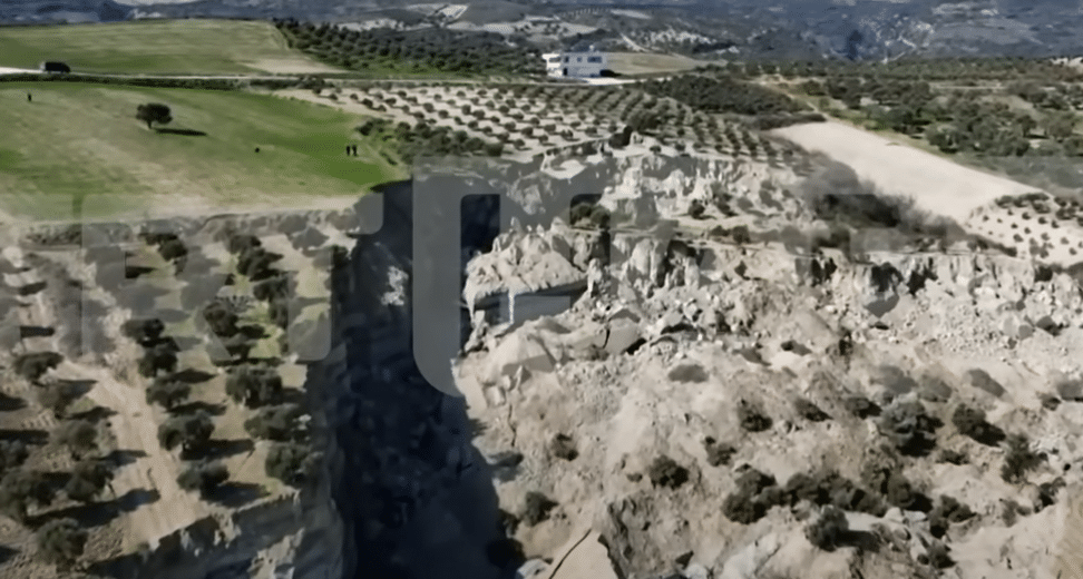 Σεισμός στην Τουρκία: Ελαιώνας μετατράπηκε σε φαράγγι (βίντεο)