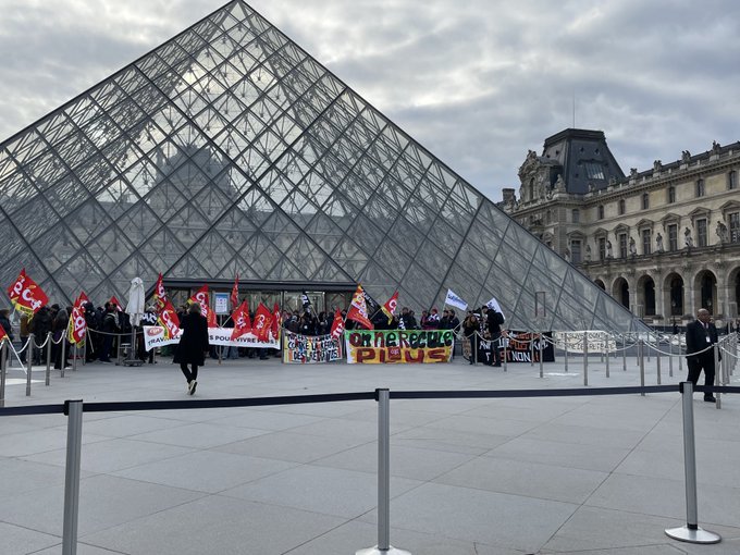 Γαλλία: Διαδηλωτές απέκλεισαν το μουσείο του Λούβρου για το συνταξιοδοτικό (βίντεο)