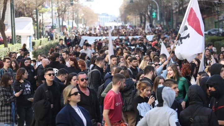 Τέμπη: Πορεία μαθητών και φοιτητών στο κέντρο της Αθήνας