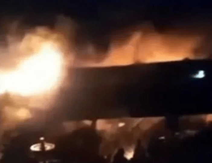 Τέμπη: Βίντεο ντοκουμέντο από το φλεγόμενο βαγόνι δευτερόλεπτα μετά τη σύγκρουση