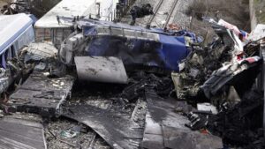 εικόνα του τρένου μετά το δυστύχημα στα Τέμπη