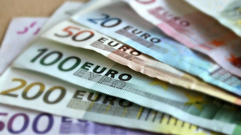 Γιατί δεν φάνηκε ολόκληρη η αύξηση στον μισθό σας – Τι να ελέγξετε