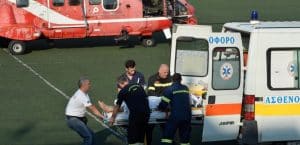 επιχείρηση αεροδιακομιδής πραγματοποιείται από άντρες του λιμενικού και τραυματιοφορείς
