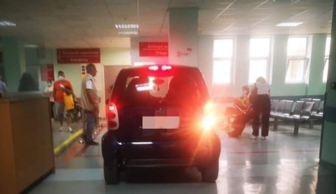 ΚΑΤ: Ασθενής εισέβαλε με το αυτοκίνητό του στα επείγοντα