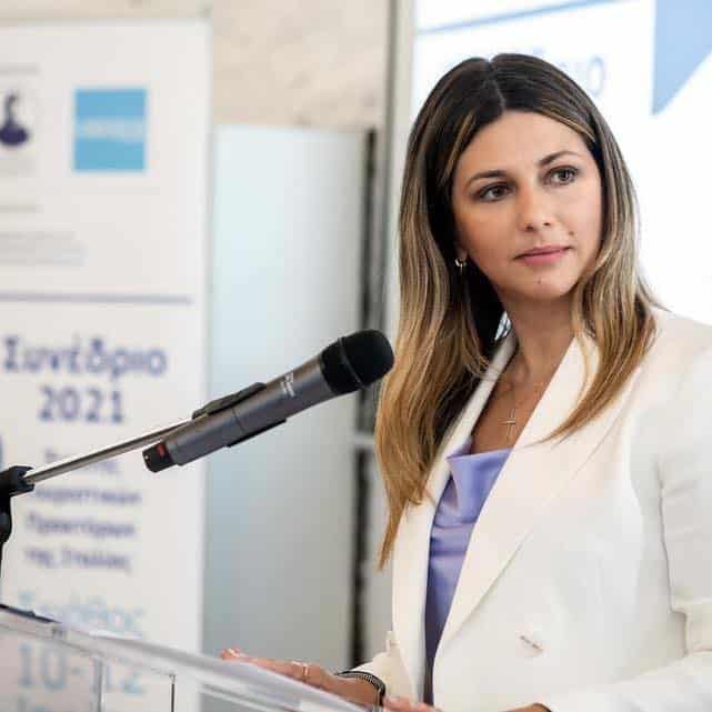 Αλλαγές στα επιδόματα ΟΠΕΚΑ και ΔΥΠΑ: Η υπουργός Κοινωνικής Συνοχής και Οικογένειας Σοφία Ζαχαράκη