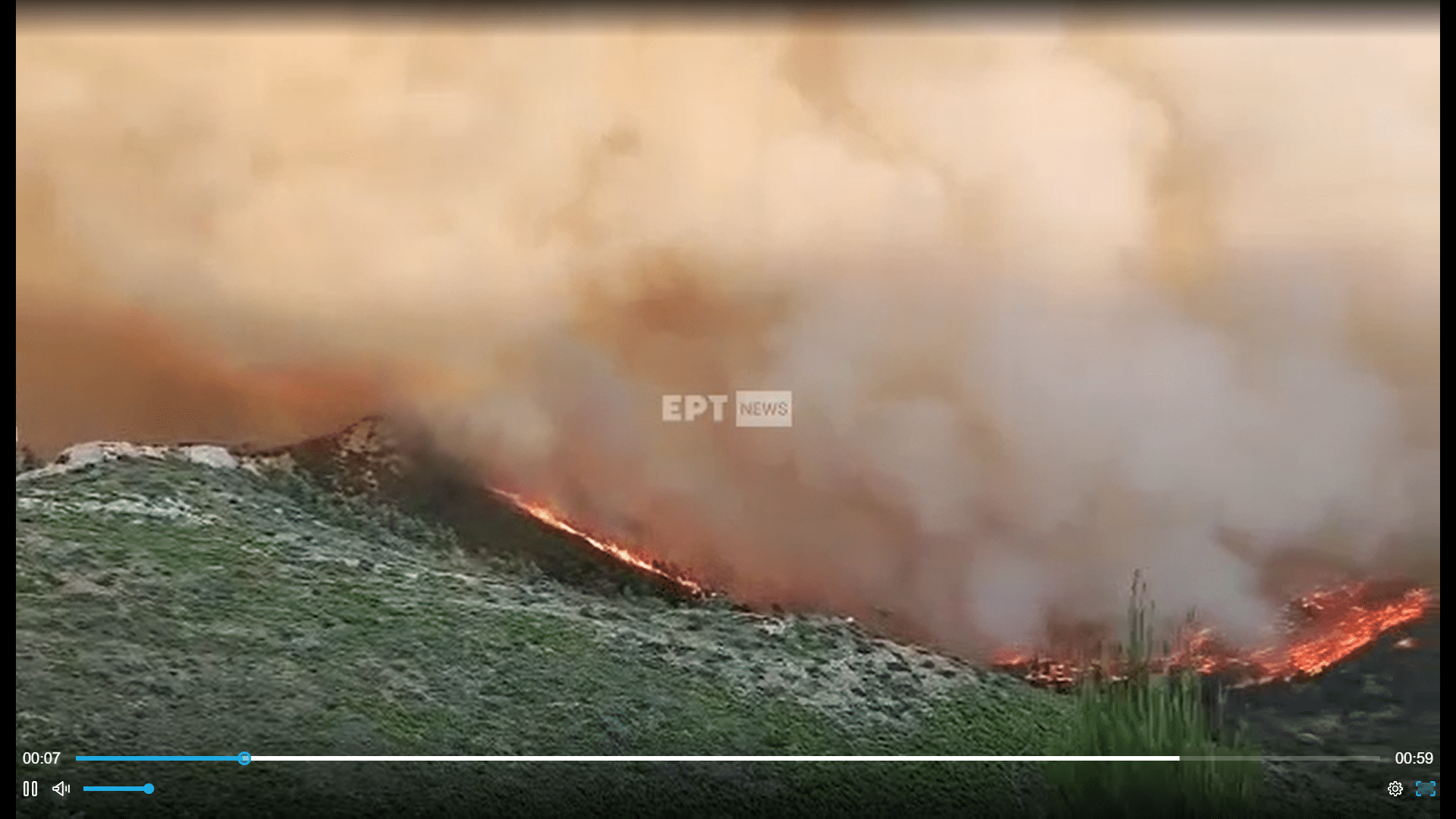 Φωτιά στα Δερβενοχώρια: Μήνυμα του 112 στους κατοίκους – «Κλείστε πόρτες και παράθυρα»