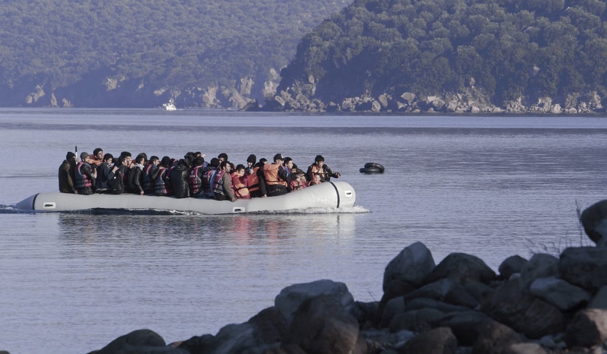 Η ΕΥΠ αποκάλυψε συνεργασία διακινητών με ΜΚΟ στο Αιγαίο